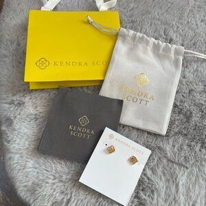 Kendra Scott signature studs and gifting set